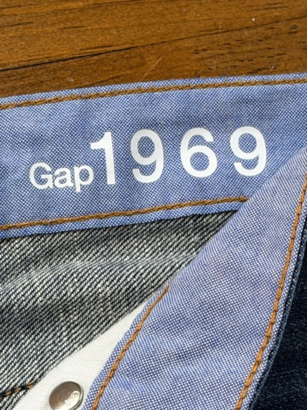 GAP 1969 Distressed Jean Shorts Women's Size 4/27 Deconstructed Dark Wash - Picture 2 of 8